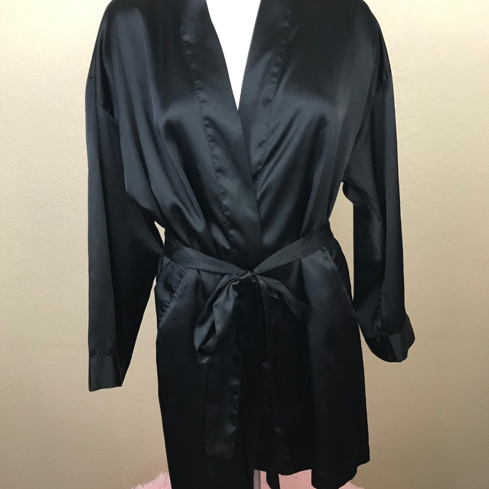 VERY SEXY Short Satin Kimono- Size o/s- NWOT